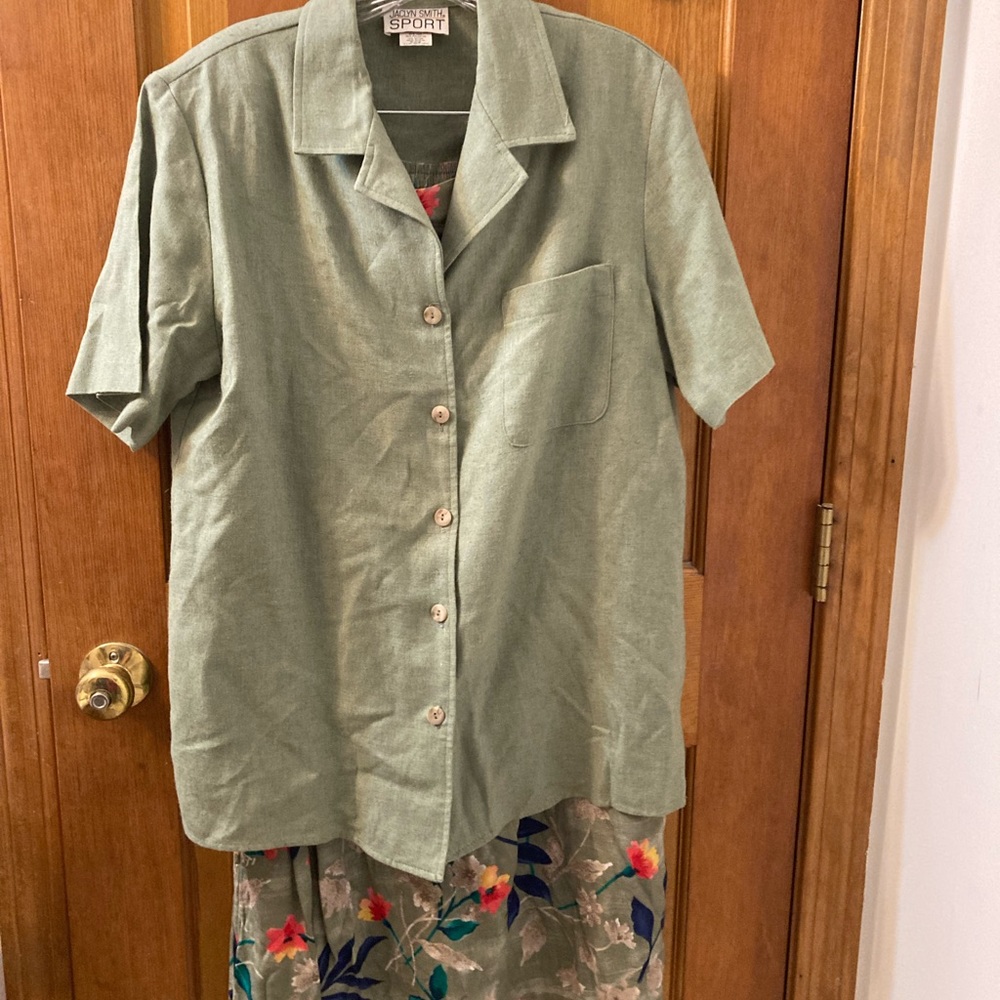 Skirt set size medium green floral 2 pc